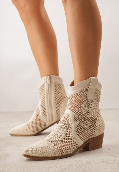 Beżowe Ażurowe Botki Kowbojki z Haftem na Niskim Obcasie Typu Stożek Bertolina. Brązowe botki damskie Born2be, z jeansu, klasyczne, bez obcasa, na obcasie, bez zapięcia. Za 129.99 zł.