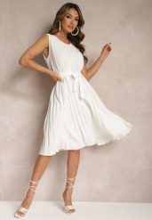 Biała Plisowana Sukienka Midi z Plisami na Dole i Paskiem w Talii Wrensilva. Białe sukienki damskie Renee, l, bez wzorów, z materiału, eleganckie, bez kołnierzyka, bez ramiączek, midi, rozkloszowane. Za 59.99 zł.