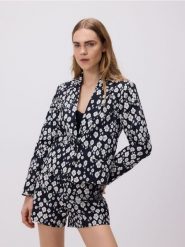 Marynarka w kwiaty - wielobarwny. Marynarki i żakiety damskie Reserved, l, bez wzorów, z bawełny. W wyprzedaży za 139.99 zł.