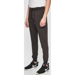 Brave Soul - Spodnie. Brązowe spodnie materiałowe męskie Brave Soul, bez wzorów, z bawełny, casualowe. W wyprzedaży za 39.90 zł.