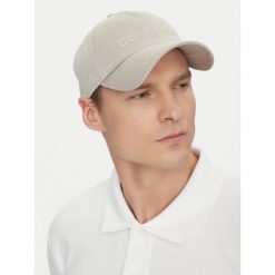 Czapka z daszkiem Calvin Klein. Brązowe czapki męskie CALVIN KLEIN, bez wzorów. Za 99.99 zł.