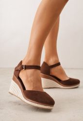 Brązowe Sandały na Plecionym Koturnie ze Sprzączką Catlinna. Brązowe sandały damskie Renee, bez wzorów, bez obcasa, na koturnie. Za 109.99 zł.