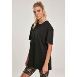 Koszulka damska Urban Classics oversized boyfriend. Czarne bluzki damskie Urban Classics, bez wzorów, bez kołnierzyka, bez ramiączek. Za 102.00 zł.