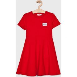 Calvin Klein Jeans - Sukienka dziecięca 128-176 cm. Czerwone sukienki dziewczęce Calvin Klein Jeans, bez wzorów, z bawełny, casualowe, bez ramiączek, krótkie. W wyprzedaży za 199.90 zł.