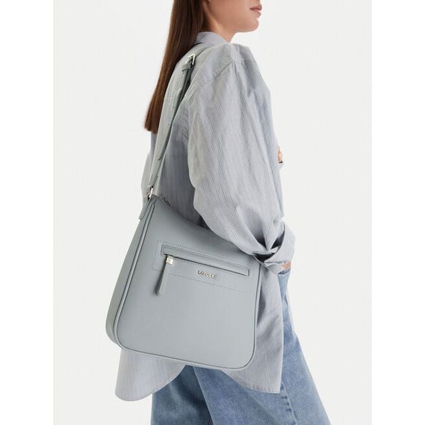 Torebka Lasocki. Niebieskie listonoszki damskie Lasocki, bez wzorów, bez dodatków. Za 149.99 zł.