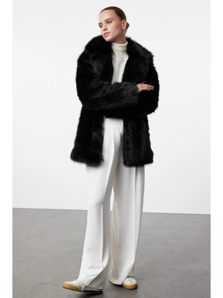 Trendyol Płaszcz w kolorze czarnym ze sztucznego futerka rozmiar: M/L. Czarne płaszcze damskie Trendyol, l, bez wzorów, z puchu. Za 217.99 zł.