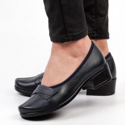 Granatowe Polskie półbuty damskie Gregors 569. Niebieskie półbuty damskie GREGORS, bez wzorów, z jeansu, eleganckie, bez obcasa, na płaskiej podeszwie. Za 349.00 zł.