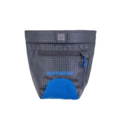 Torba na przekąski Ruffwear Treat Trader. Niebieskie torebki klasyczne damskie RUFFWEAR, bez wzorów, z materiału, małe, bez dodatków. Za 297.50 zł.