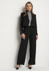 Czarny Komplet w Garniturowym Stylu Zdobiony Lampasem Krótka Marynarka i Spodnie Avaniah. Czarne marynarki i żakiety damskie Born2be, z aplikacjami, eleganckie. Za 209.99 zł.