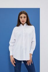 Koszula oversize z kołnierzykiem biała. Białe koszule damskie MOODO, m, bez wzorów, z bawełny, bez kołnierzyka, bez ramiączek. W wyprzedaży za 64.99 zł.
