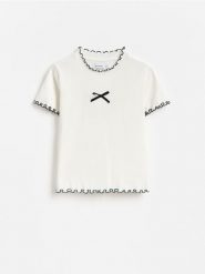 T-shirt z kontrastowym brzegiem - złamana biel. Koszulki dziewczęce Reserved, bez wzorów, z bawełny, bez ramiączek. Za 39.99 zł.