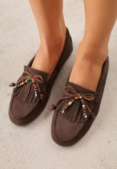 Ciemnobrązowe Mokasyny VICES z Imitacji Zamszu z Kokardką Kolorowymi Koralikami i Skórzaną Wkładką Nenden. Brązowe mokasyny damskie Renee, z jeansu. Za 99.99 zł.