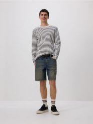 Jeansowe szorty loose fit - indigo jeans. Niebieskie szorty męskie Reserved, z denimu, bez kołnierzyka. W wyprzedaży za 79.99 zł.