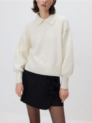 Sweter z kołnierzykiem - kremowy. Białe swetry klasyczne damskie Reserved, l, z dzianiny, bez kołnierzyka. Za 129.99 zł.