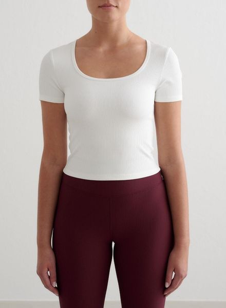 Damski top szybkoschnący, second skin, prążkowany Ribbed Performance biały. Białe topy sportowe damskie Aim'n, m, bez wzorów, z dzianiny, bez ramiączek. Za 153.70 zł.