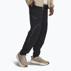Spodnie męskie Under Armour Unstoppable Cargo. Czarne spodnie sportowe męskie Under Armour. Za 409.99 zł.
