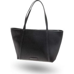 TOREBKA Armani Exchange. Czarne torebki klasyczne damskie Armani Exchange, z aplikacjami, ze skóry ekologicznej, z tłoczeniem, bez dodatków. Za 371.40 zł.