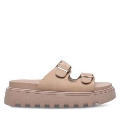 Klapki DeeZee. Brązowe klapki damskie DeeZee, bez wzorów, bez obcasa. Za 129.99 zł.