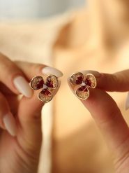 Pierres delicates Pozłacane kolczyki-wkrętki z cyrkoniami rozmiar: onesize. Pomarańczowe kolczyki damskie Pierres delicates, z cyrkonią, pozłacane. Za 104.39 zł.