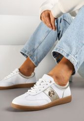 Biało-Złote Sneakersy Skórzane Typu Kultowe Tenisówki z Metaliczną Aplikacją Ollisena. Białe trampki i tenisówki damskie Renee, z aplikacjami, z jeansu. Za 169.99 zł.