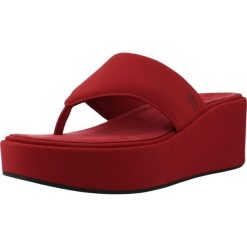 Sandały FITFLOP PLATFFORMS WEDGE Czerwony. Czerwone sandały damskie FIT FLOP, bez wzorów, z materiału, bez obcasa. Za 297.99 zł.