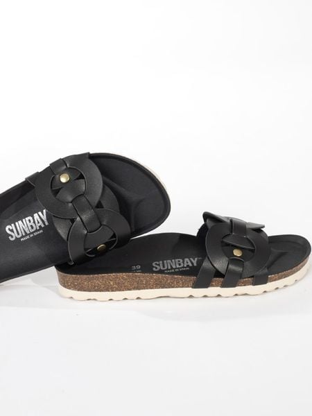 Sunbay Skórzane klapki "Lazuli" w kolorze czarnym rozmiar: 37. Czarne klapki damskie Sunbay, bez wzorów, ze skóry, bez obcasa. Za 139.95 zł.