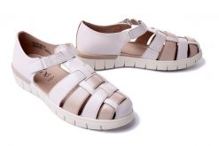 CAPRICE 24500-42 111 M2450042 offwhite/beige, półbuty letnie damskie. Brązowe półbuty damskie Caprice, bez wzorów, bez obcasa. Za 339.90 zł.