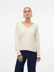 Vero Moda Sweter w kolorze czarnym rozmiar: M. Czarne swetry klasyczne damskie Vero Moda, m, z wiskozy, bez kołnierzyka. Za 61.60 zł.