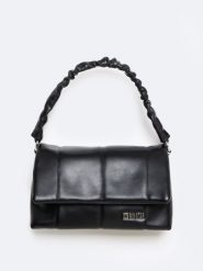 Torebka damska typu crossbody czarna oo574117 906. Czarne shopper bag damskie Big Star, bez wzorów, na ramię, bez dodatków. W wyprzedaży za 99.99 zł.
