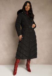Czarna Zimowa Kurtka Pikowana o Długim Kroju z Paskiem i Kapturem z Futrem Retarda. Czarne kurtki damskie Renee, na zimę, xl, bez wzorów, z jeansu. Za 179.99 zł.