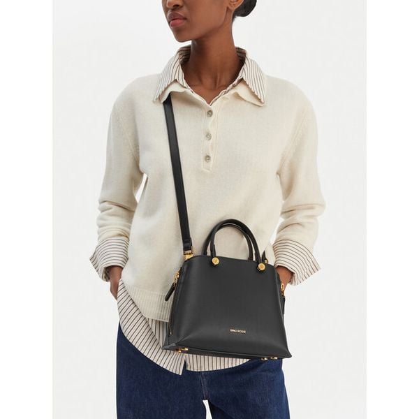 Torebka GINO ROSSI. Czarne torebki klasyczne damskie Gino Rossi, bez wzorów, bez dodatków. Za 249.99 zł.