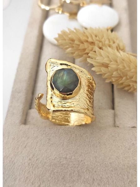 Nakkash Pozłacany pierścionek z topazem rozmiar: onesize. Szare pierścionki damskie Nakkash, z topazem, pozłacane. Za 43.99 zł.