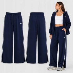 SPODNIE DAMSKIE 4F DRESOWE SPORTOWE Z ROZSZERZANĄ NOGAWKĄ NIEBIESKIE. Niebieskie spodnie sportowe damskie 4f, l, z bawełny, na fitness i siłownię. Za 159.99 zł.