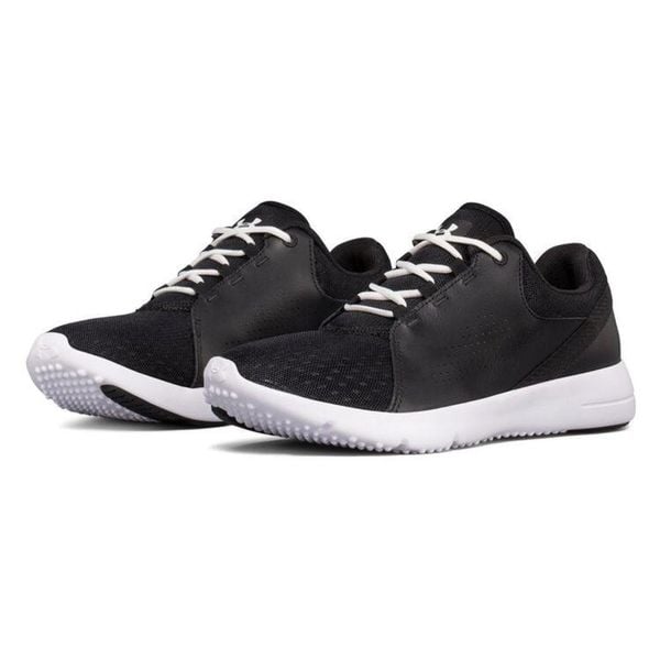 Buty treningowe damskie Under Armour Squad. Czarne obuwie treningowe damskie Under Armour, na fitness i siłownię. Za 259.00 zł.