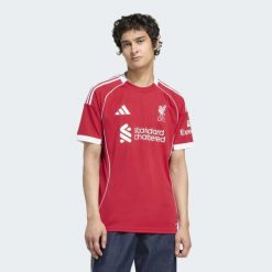 Koszulka Liverpool FC 25/26 Home Jersey. Czerwone t-shirty sportowe męskie Adidas, z jersey, bez ramiączek, do piłki nożnej. Za 439.00 zł.