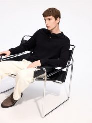 Wiskozowy sweter polo - czarny. Czarne swetry męskie Reserved, l, bez wzorów, z dzianiny, bez kołnierzyka. Za 119.99 zł.