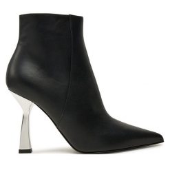 Botki Pollini. Czarne botki damskie Pollini, bez obcasa, na szpilce, bez zapięcia. Za 1,739.00 zł.