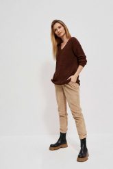 Sweter z metaliczną nitką kasztanowy. Brązowe swetry klasyczne damskie MOODO, l, bez kołnierzyka. W wyprzedaży za 47.99 zł.