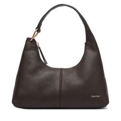 Torebka Calvin Klein. Brązowe torebki klasyczne damskie CALVIN KLEIN, bez wzorów, bez dodatków. Za 899.99 zł.