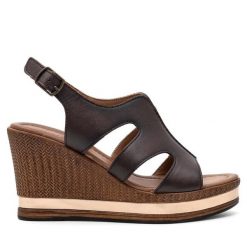 Sandały Lasocki. Brązowe sandały damskie Lasocki, bez wzorów, bez obcasa, na koturnie. Za 189.99 zł.