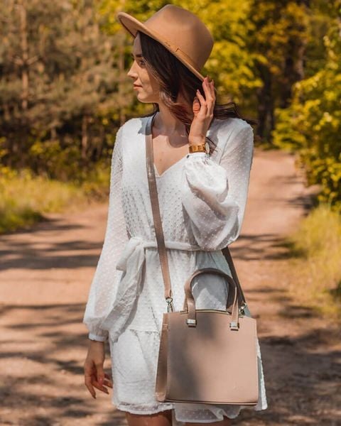 Torebka damska skórzana beżowa DAN-A T308. Brązowe torebki klasyczne damskie DAN-A, bez wzorów, ze skóry, bez dodatków. Za 279.99 zł.