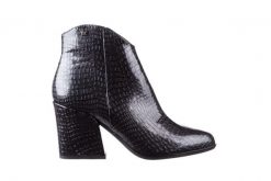 Botki Bayla-194 9621 1784 Szary 194005, Skóra naturalna lakierowana - 40. Szare botki damskie Bayla, z lakierowanej skóry, bez obcasa, bez zapięcia. W wyprzedaży za 179.10 zł.