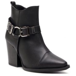Botki Altercore. Czarne botki damskie Altercore, bez obcasa, na słupku, bez zapięcia. Za 469.99 zł.