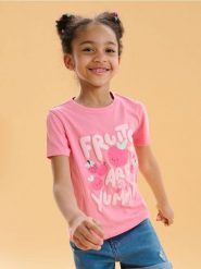 Koszulka z ozdobnym nadrukiem na przodzie - różowy. Czerwone koszulki dziewczęce Sinsay, l, bez wzorów, bez ramiączek. Za 12.99 zł.