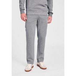 Spodnie dresowe Hummel Move 2.0. Szare spodnie dresowe męskie HUMMEL, bez wzorów, z dresówki, sportowe. Za 287.00 zł.