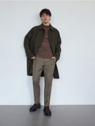 Spodnie chino slim z dodatkiem wełny - ciemnozielony. Zielone spodnie materiałowe męskie Reserved, bez wzorów, z tkaniny. W wyprzedaży za 89.99 zł.