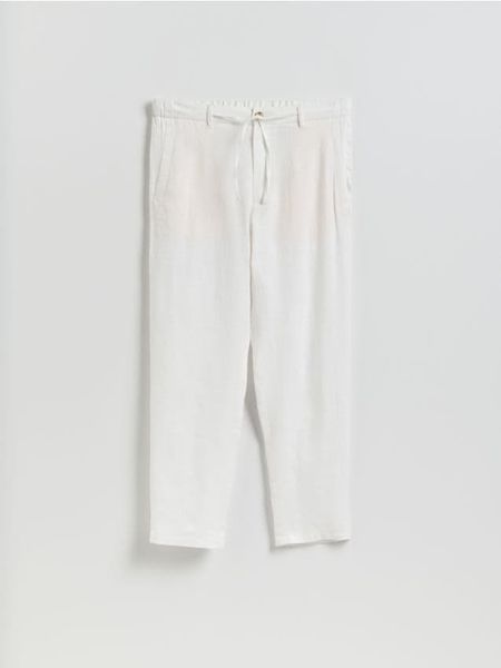Lniane spodnie chino straight - biały. Białe spodnie materiałowe męskie Reserved, bez wzorów. Za 199.99 zł.