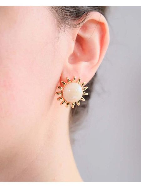 Heliophilia Kolczyki-wkrętki z cyrkoniami rozmiar: onesize. Białe kolczyki damskie Heliophilia, z cyrkonią, metalowe. Za 74.11 zł.