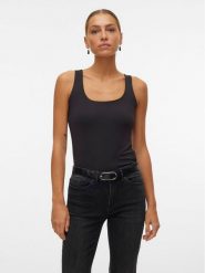Vero Moda Top Million 10305800 Czarny Regular Fit. Czarne topy damskie Vero Moda, xl, bez wzorów, z syntetyku, bez kołnierzyka. Za 79.99 zł.