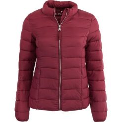 Zimowa kurtka Eliza dla kobiet - Ciepła i modna. Czerwone kurtki damskie THE RUNNING REPUBLIC, na zimę, bez wzorów, z nylonu, bez kaptura. Za 271.99 zł.